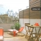 Con terraza.