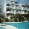 Con Jardines y piscinas..
