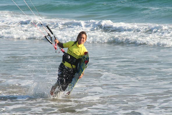 �ngela Peral es una de las mejores riders del kitesurf nacional. Su quinto puesto en la PKRA as� lo dejan ver.